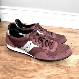 Women's Saucony Sneaker, Size 9